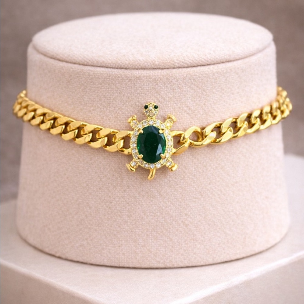 Elegant 14K Gold Turtle Bracelet with Emerald Green Gemstone